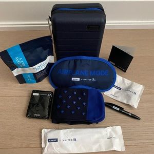 Away Luggage x United Polaris Amenity Kit